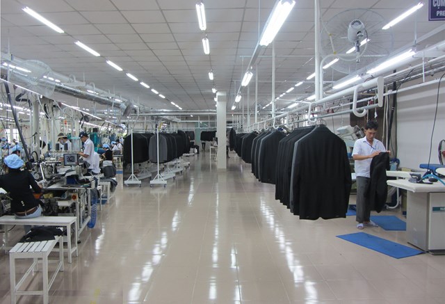 Doanh nghiệp Hồng Công muốn tìm nhà máy sản xuất hàng quần áo và hàng gốm sứ 