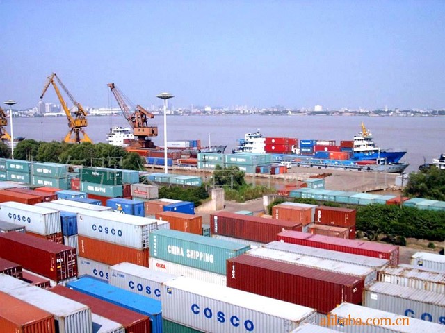 Việt Nam nhập siêu gần 9 tỷ USD từ Trung Quốc