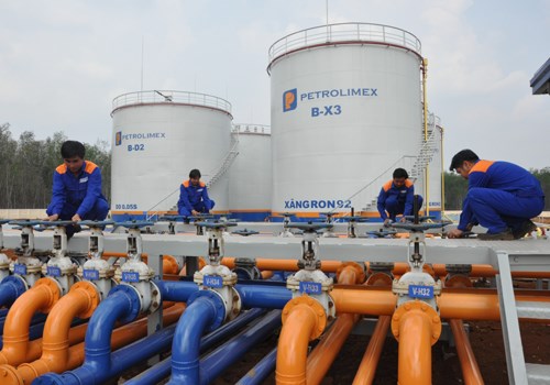 Kim ngạch nhập khẩu xăng dầu 10 tháng giảm gần 15%