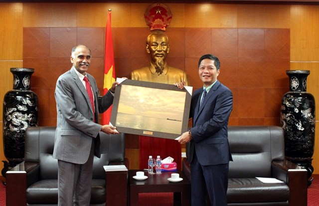 Bộ trưởng Trần Tuấn Anh tiếp xã giao Đại sứ Ấn Độ tại Việt Nam 