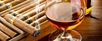 Thắt chặt việc thu thuế đối với hàng xách tay rượu và xì gà