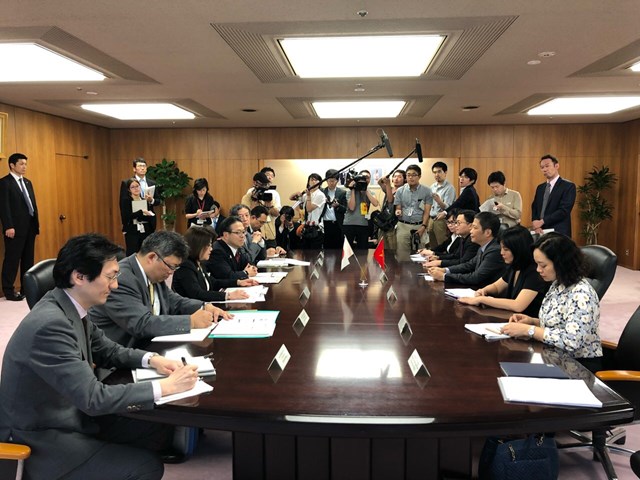 Bộ trưởng Trần Tuấn Anh hội đàm song phương với Bộ trưởng Kinh tế Nhật Bản