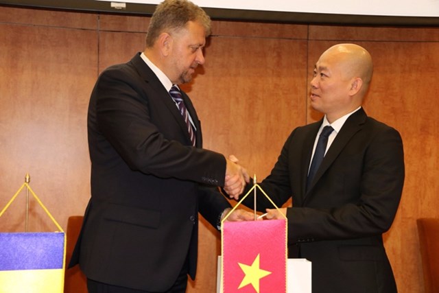 Bộ trưởng Công Thương khai mạc Diễn đàn Kinh doanh Việt Nam – Romania
