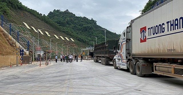 Xuất nhập khẩu qua biên giới Trung Quốc: Ổn định trở lại