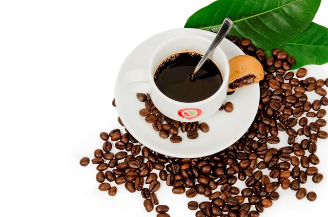 Giá cà phê hôm nay 17/5: Robusta vượt ngưỡng 2.500 USD/tấn