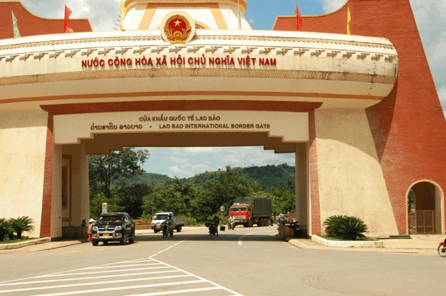 Dừng thủ tục kiểm tra "một cửa, một lần dừng" tại cặp cửa khẩu Lao Bảo – Densavan