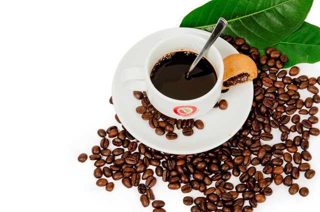 Giá cà phê ngày 15/7/2025: Thị trường dậy sóng, robusta tăng vọt hơn 300 USD/tấn