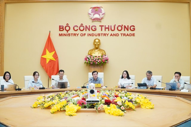 Thứ trưởng Nguyễn Sinh Nhật Tân chủ trì họp Tổ soạn thảo Dự thảo Luật Thương mại điện tử