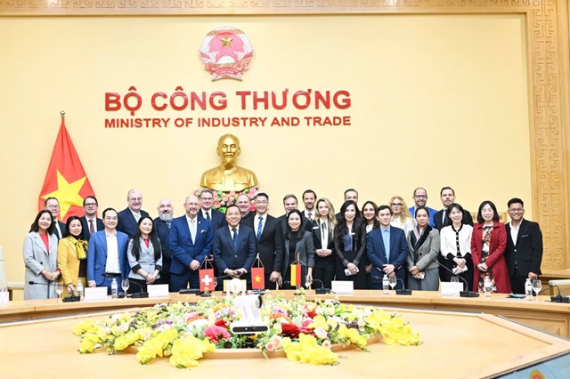 Thứ trưởng Nguyễn Hoàng Long tiếp đoàn doanh nghiệp cấp cao Thụy Sĩ - châu Âu