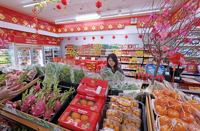 Nhu cầu mua sắm tăng nhẹ trong ngày mùng 6 Tết