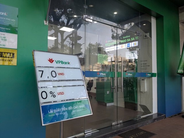 Lãi suất ngân hàng VPBank giảm tại nhiều kỳ hạn trong tháng 4