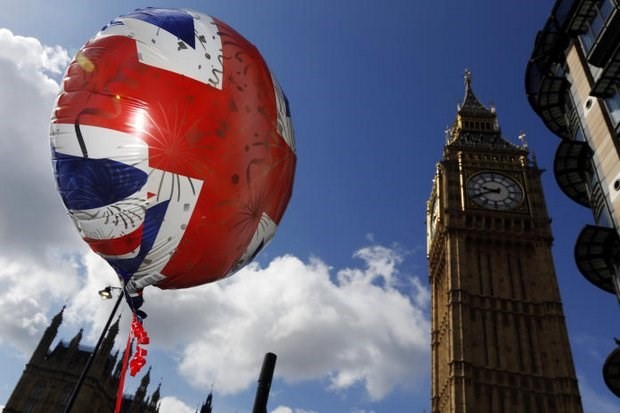 Standard & Poor's và Fitch đồng loạt hạ mức tín nhiệm của Anh