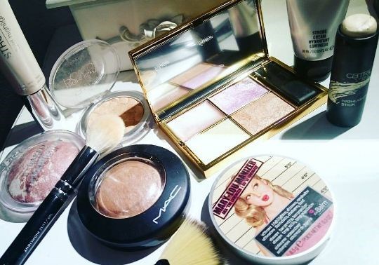 Trang điểm bắt sáng: Highlighter khác Illuminator ở chỗ nào?