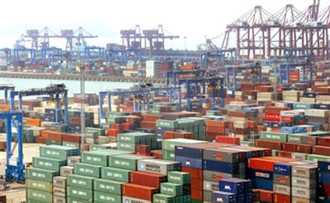 Trung Quốc thâm hụt thương mại lần đầu tiên trong 3 năm qua