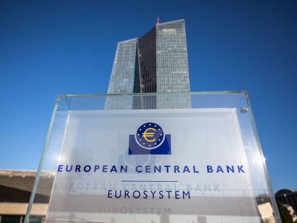 Các ngân hàng Eurozone tận dụng cơ hội vay giá rẻ cuối cùng từ ECB