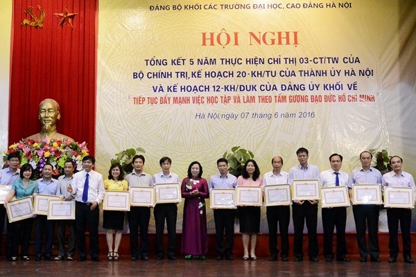 Hà Nội: 30 năm xây dựng tổ chức Đảng, phát triển đội ngũ đảng viên trí thức ưu tú