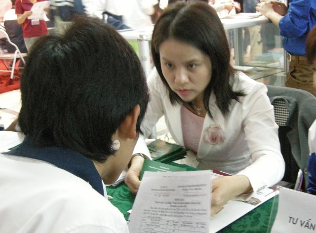 Tổ chức nhiều hoạt động cho thanh niên công nhân nhân Tháng Công nhân