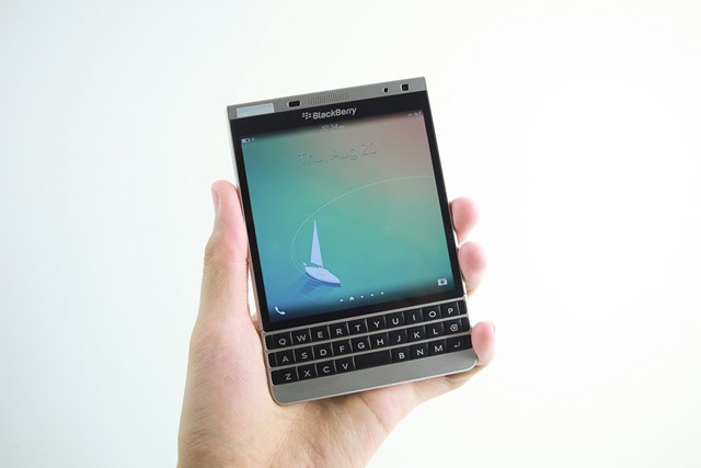 BlackBerry Passport Silver chính hãng đã về VN