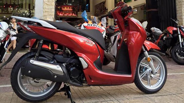 Honda SH300i 2015 đầu tiên về Việt Nam với giá 14.000 USD