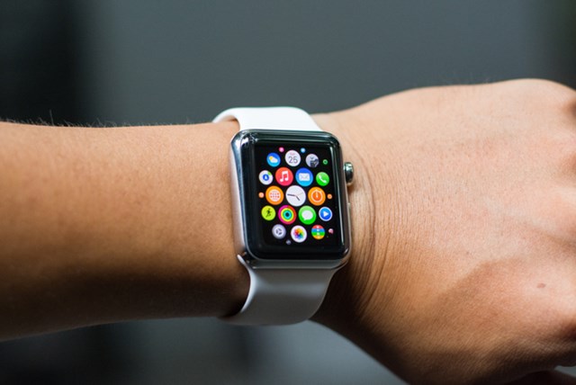 Apple Watch xếp thứ 2 trên thị trường thiết bị đeo tay toàn cầu