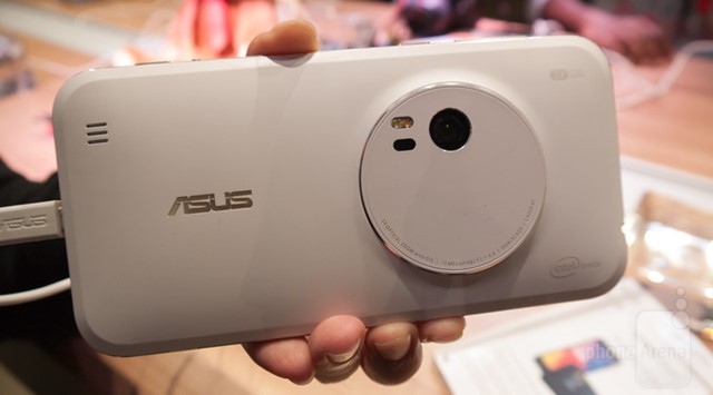 Asus ra mắt chiếc ZenFone Zoom với khả năng zoom quang học 3x