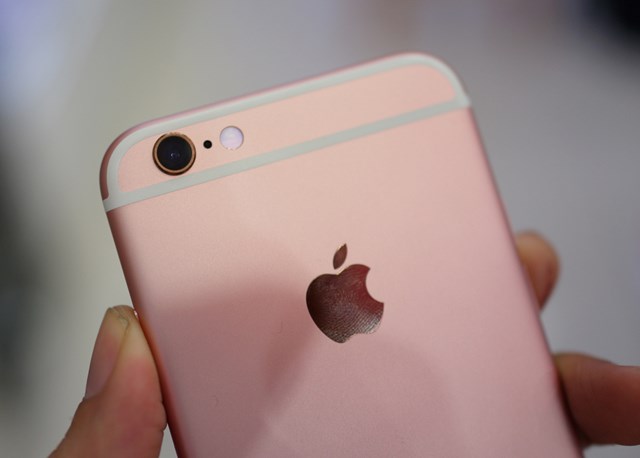 Mở hộp iPhone 6s màu vàng hồng tại Việt Nam