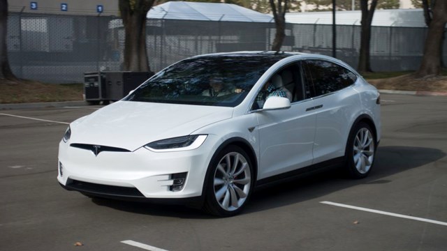 Siêu xe điện Tesla Model X có giá từ 3,2 tỷ đồng