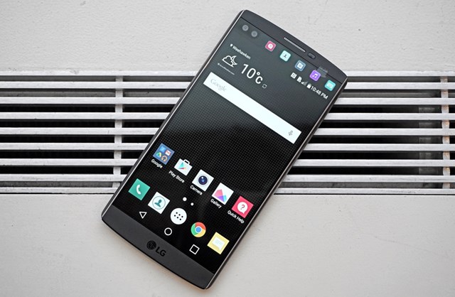 LG ra mắt V10 với 2 màn hình