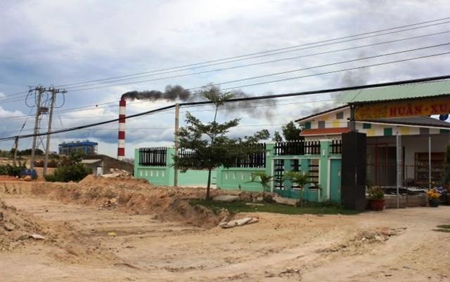 Nhiệt điện Vĩnh Tân 2 xả khói đen do sự cố nghẹt tro